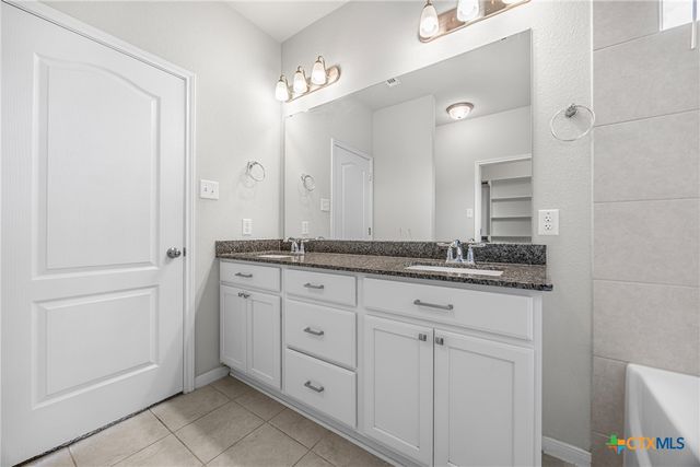 1041 Lakeway Crossing Drive, Temple, TX 76502
