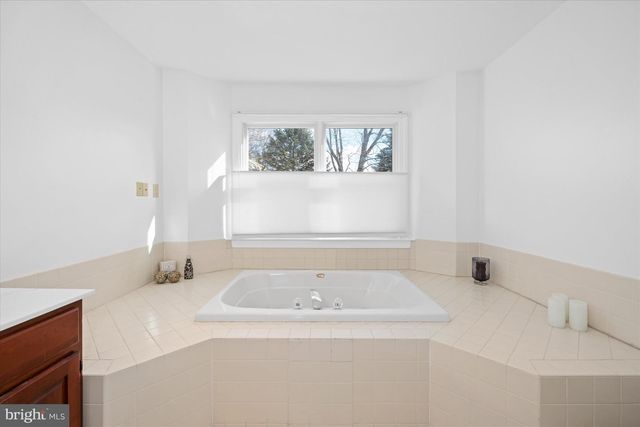 716 REGENCY HILL DR, Hockessin, DE 19707