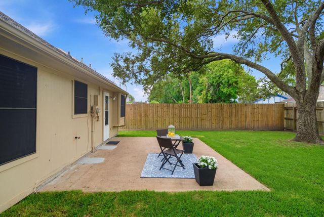 4805 Slade Ben Lane, Alvin, TX 77511