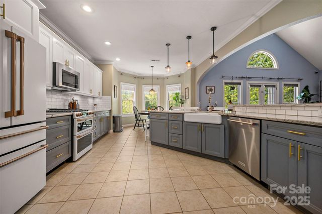 184 Duncan Estate Drive, Fletcher, NC 28732