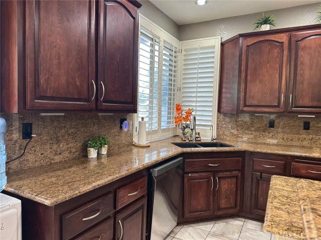 7271 Deerwood Place, Highland, CA 92346