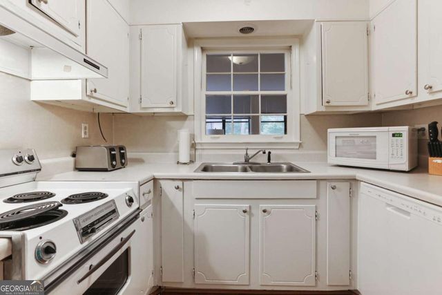 158 Maribeau Square NW, Atlanta, GA 30327