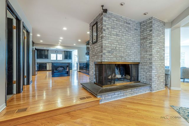 21 N Ridge Road, Lake Forest, IL 60045