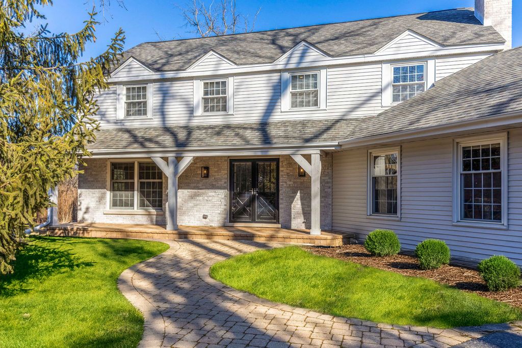 21 N Ridge Road, Lake Forest, IL 60045