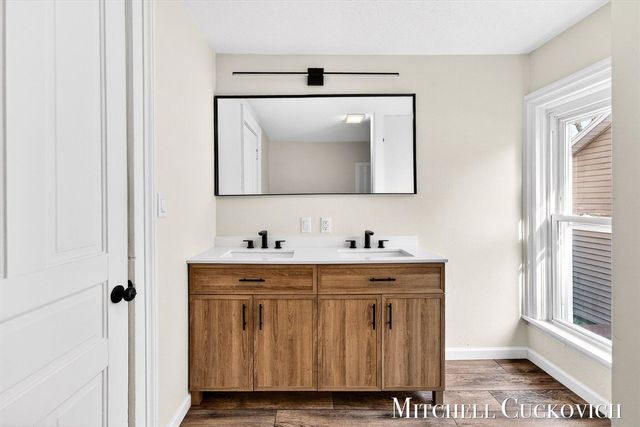 832 E Michigan Avenue, Marshall, MI 49068