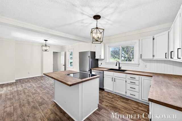 832 E Michigan Avenue, Marshall, MI 49068