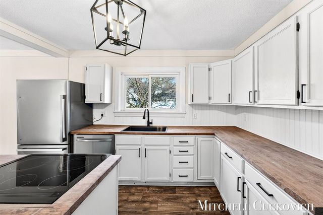 832 E Michigan Avenue, Marshall, MI 49068