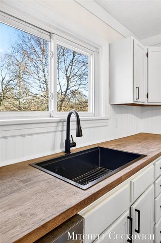 832 E Michigan Avenue, Marshall, MI 49068