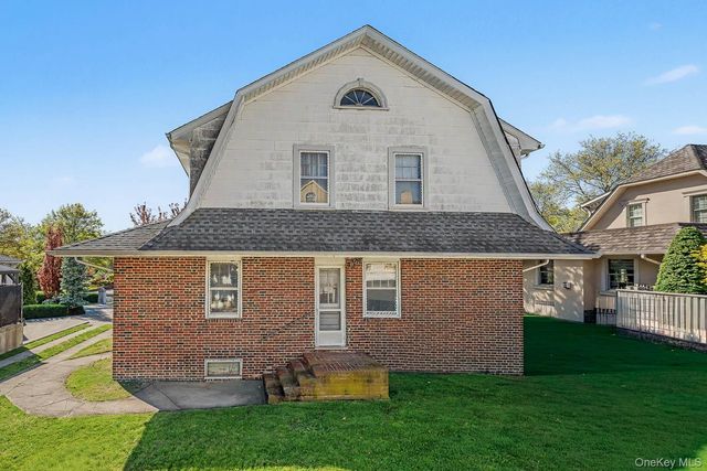 27 Center Drive, Whitestone, NY 11357
