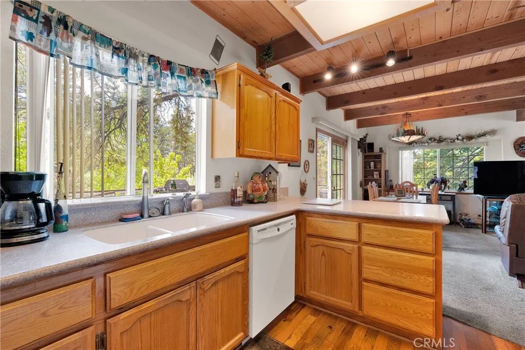 Image 11 of property listing at 908 Knickerbocker Road, Big Bear Lake, CA 92315
