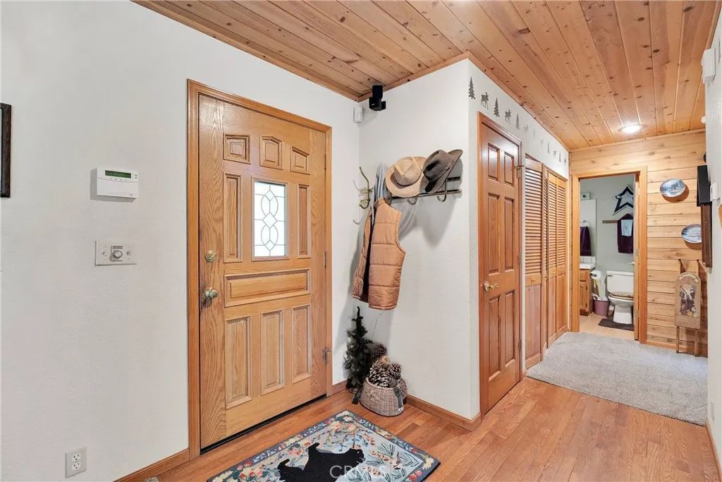 Image 12 of property listing at 908 Knickerbocker Road, Big Bear Lake, CA 92315