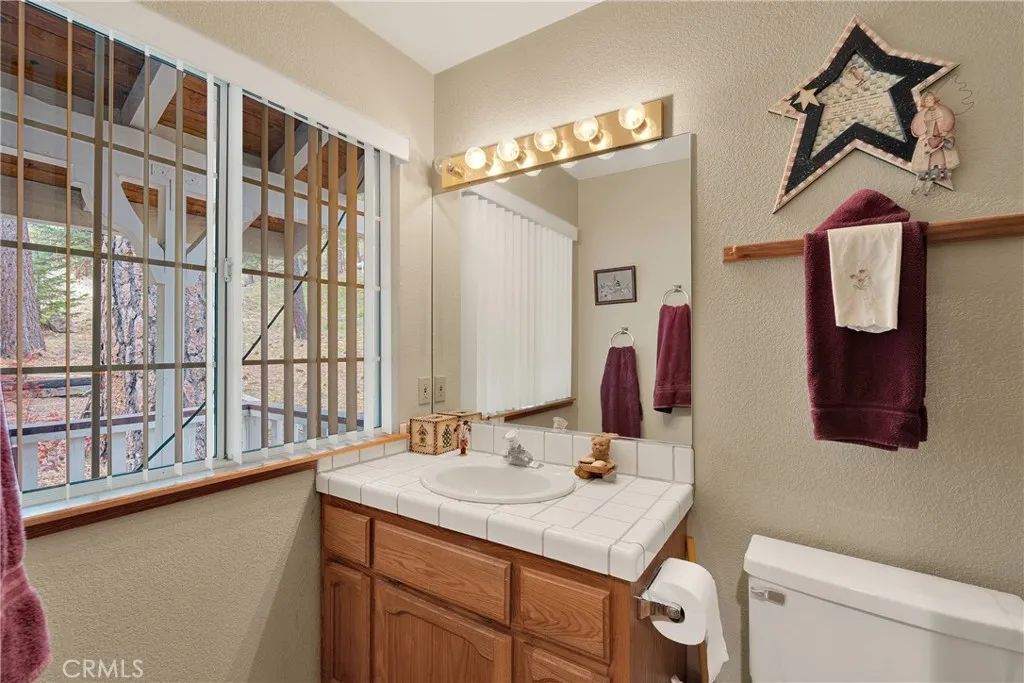 Image 13 of property listing at 908 Knickerbocker Road, Big Bear Lake, CA 92315