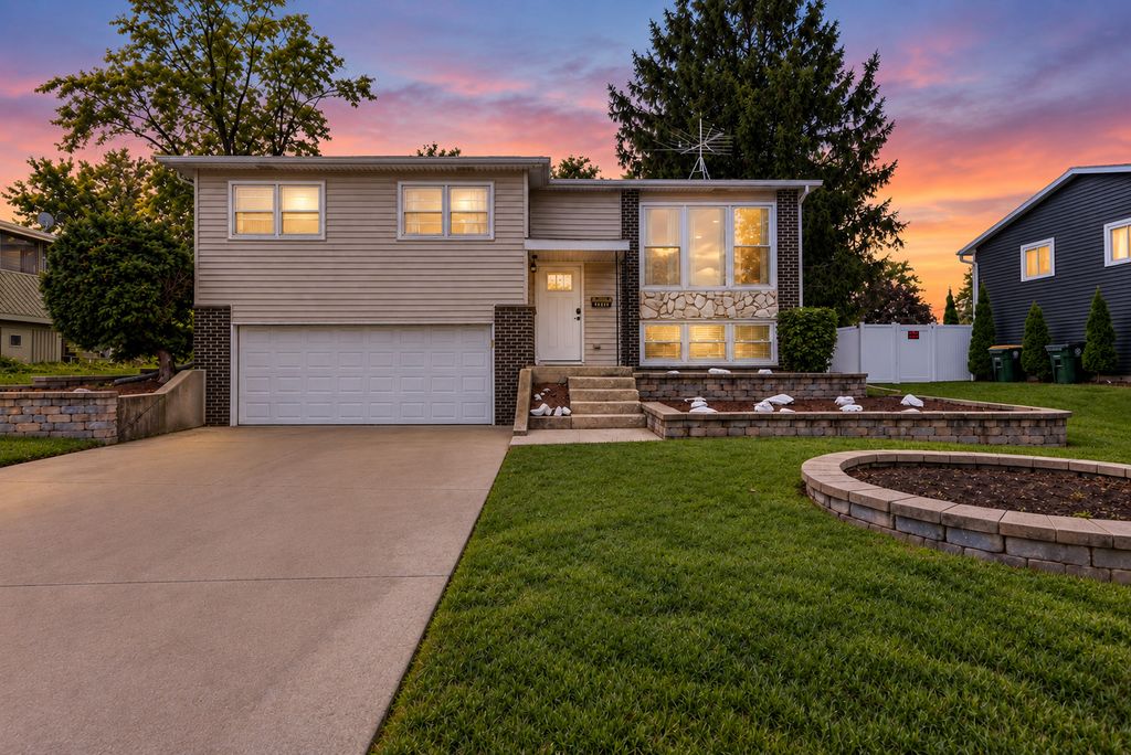 7410 Hawthorne Avenue, Woodridge, IL 60517 — exterior