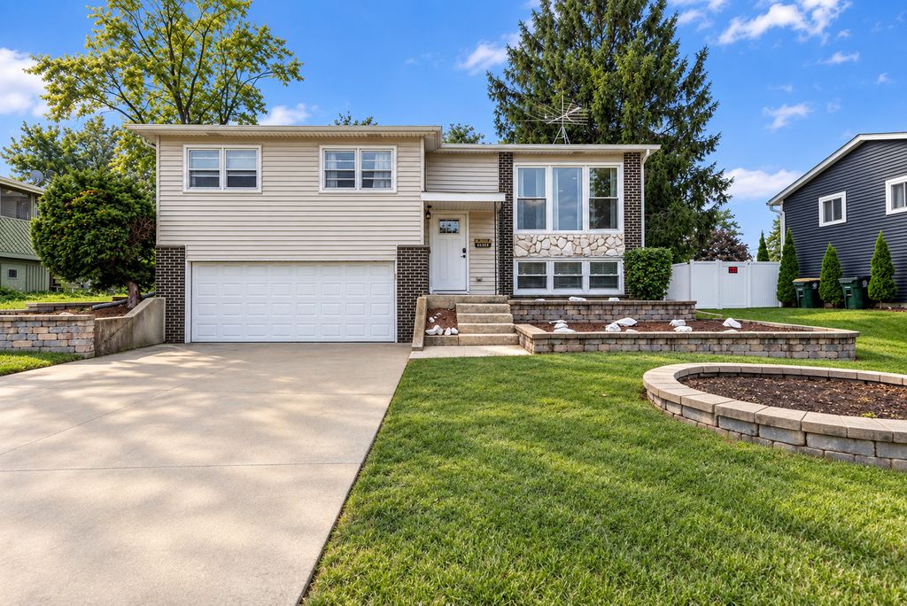7410 Hawthorne Avenue, Woodridge, IL 60517 — photo 2