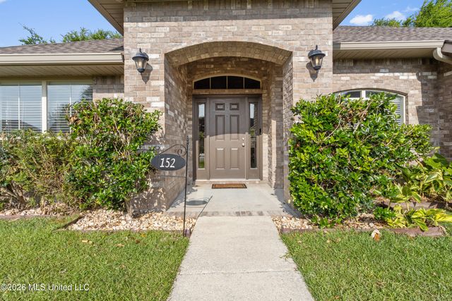 152 Saltmeadow Circle, Ocean Springs, MS 39564