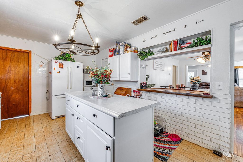 Image 12 of property listing at 208 Lipan Drive, San Angelo, TX 76903