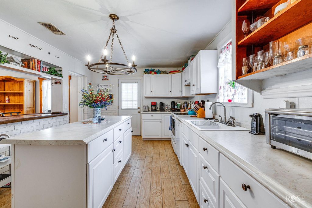 Image 13 of property listing at 208 Lipan Drive, San Angelo, TX 76903