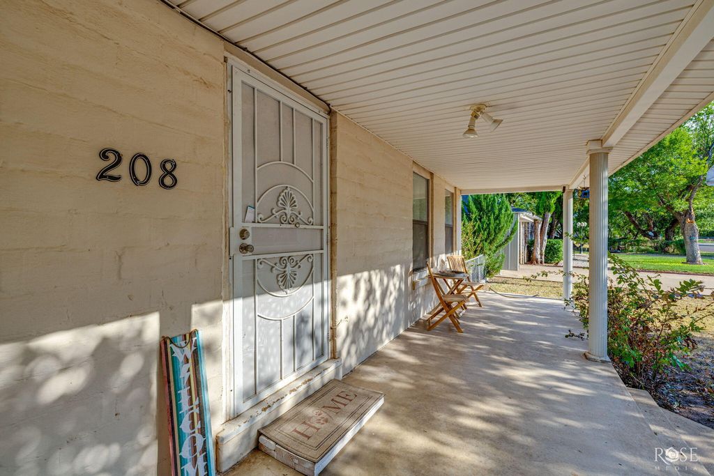Image 5 of property listing at 208 Lipan Drive, San Angelo, TX 76903
