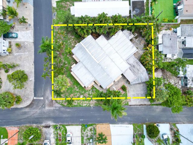 8903 Oak Street, Boynton Beach, FL 33436
