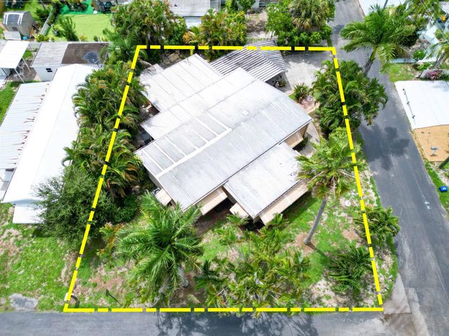 8903 Oak Street, Boynton Beach, FL 33436