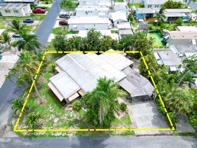 8903 Oak Street, Boynton Beach, FL 33436