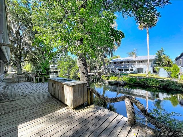 11590 N Kayak Point, Inglis, FL 34449