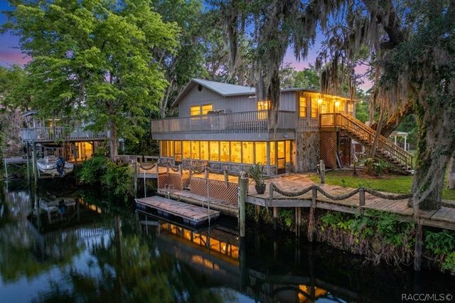 11590 N Kayak Point, Inglis, FL 34449