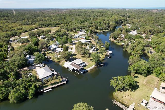 11590 N Kayak Point, Inglis, FL 34449
