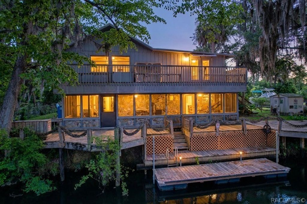 11590 N Kayak Point, Inglis, FL 34449