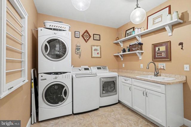 1080 SWATARA RD, Hershey, PA 17033
