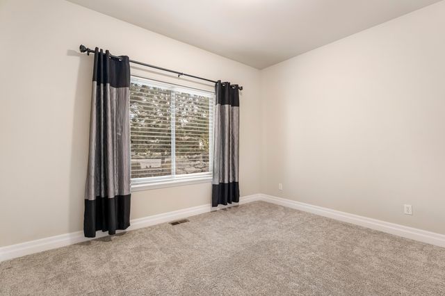 784 Ribbon Falls Road, Redmond, OR 97756