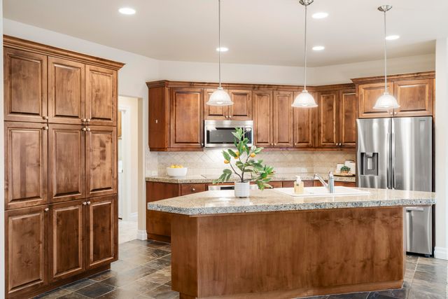 784 Ribbon Falls Road, Redmond, OR 97756