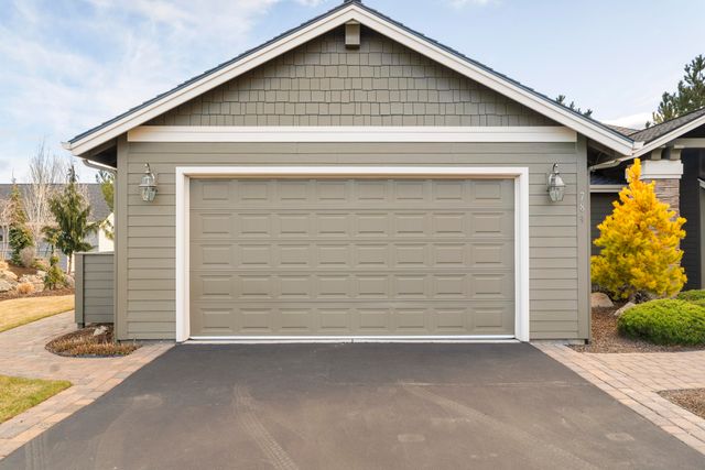 784 Ribbon Falls Road, Redmond, OR 97756