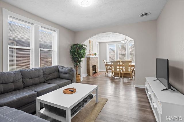 4931 Mardel Avenue, St Louis, MO 63109