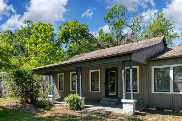 207 Hackberry Street, Terrell, TX 75160