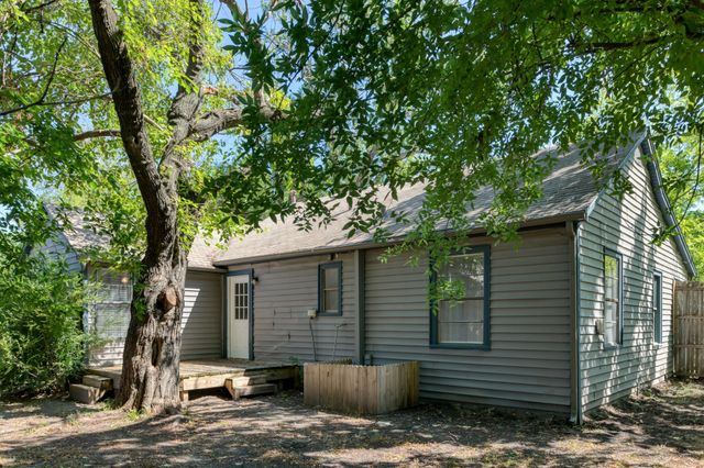 207 Hackberry Street, Terrell, TX 75160