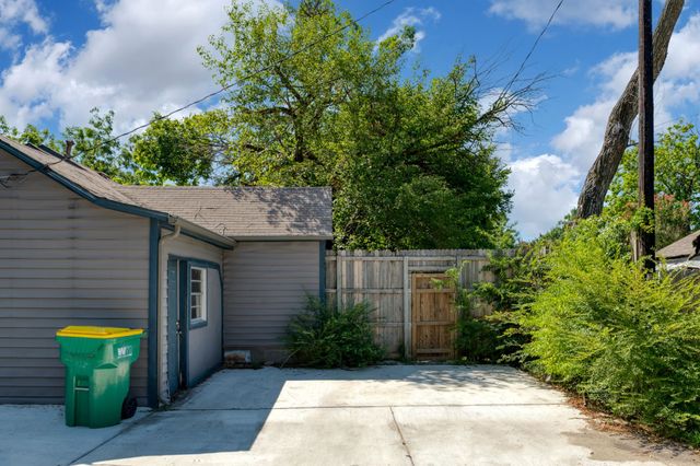 207 Hackberry Street, Terrell, TX 75160