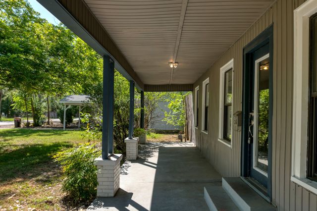 207 Hackberry Street, Terrell, TX 75160