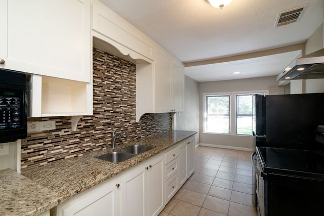 207 Hackberry Street, Terrell, TX 75160