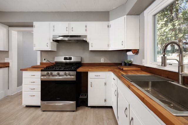 7787 East Shore Road, Traverse City, MI 49686