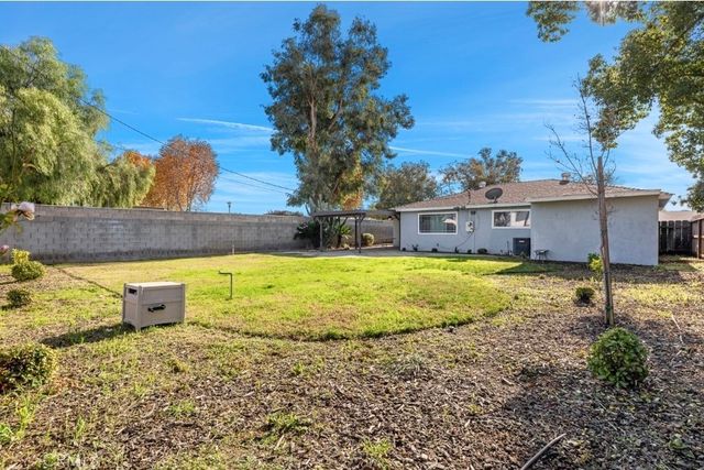 5097 E Carmen Ave, Fresno, CA 93727