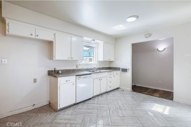 5097 E Carmen Ave, Fresno, CA 93727