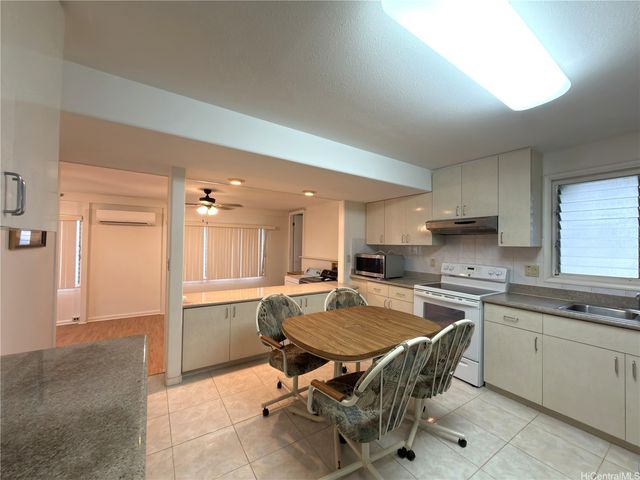 3347 Kalua Road, Honolulu, HI 96816