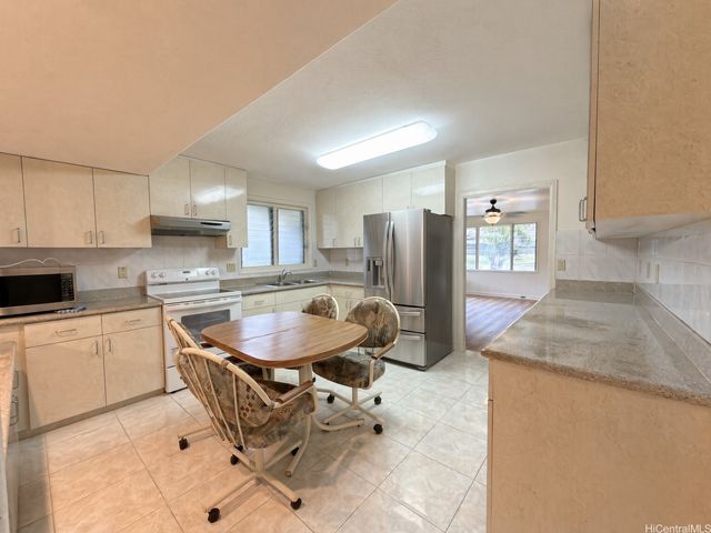 3347 Kalua Road, Honolulu, HI 96816