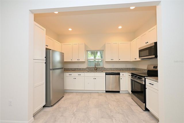 1011 N BRUNNELL PARKWAY, Lakeland, FL 33805