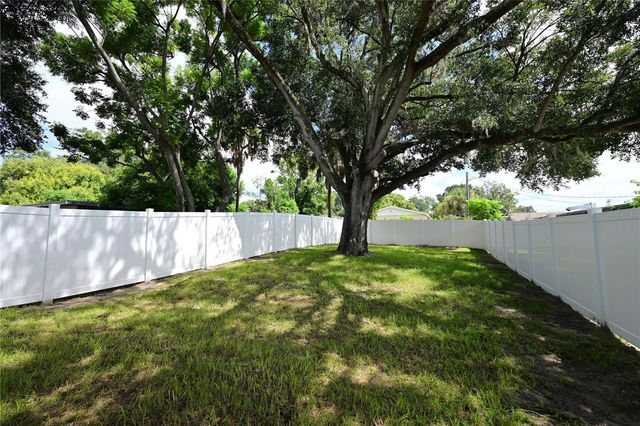 1011 N BRUNNELL PARKWAY, Lakeland, FL 33805