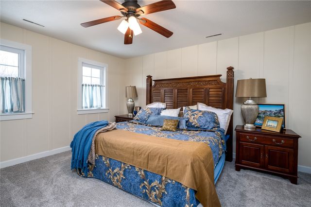 3817 Riverside Drive NE, Cedar Rapids, IA 52411