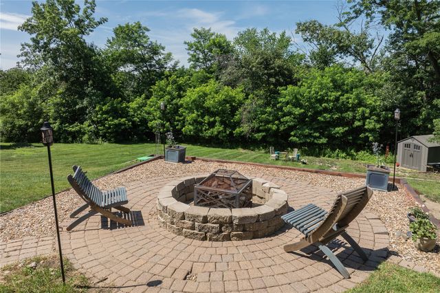 3817 Riverside Drive NE, Cedar Rapids, IA 52411