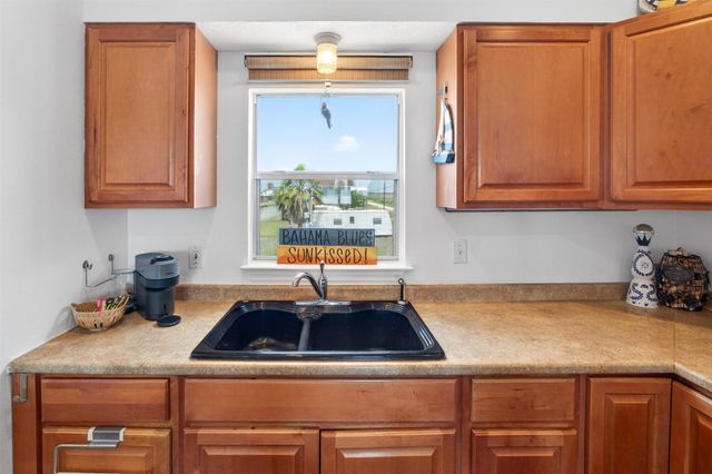 1209 N Jacks Road, Crystal Beach, TX 77650