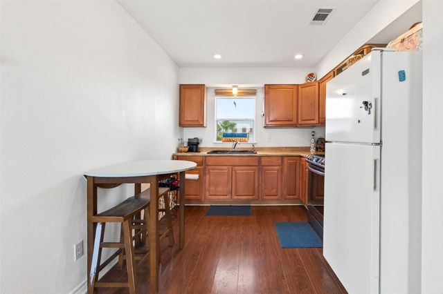 1209 N Jacks Road, Crystal Beach, TX 77650